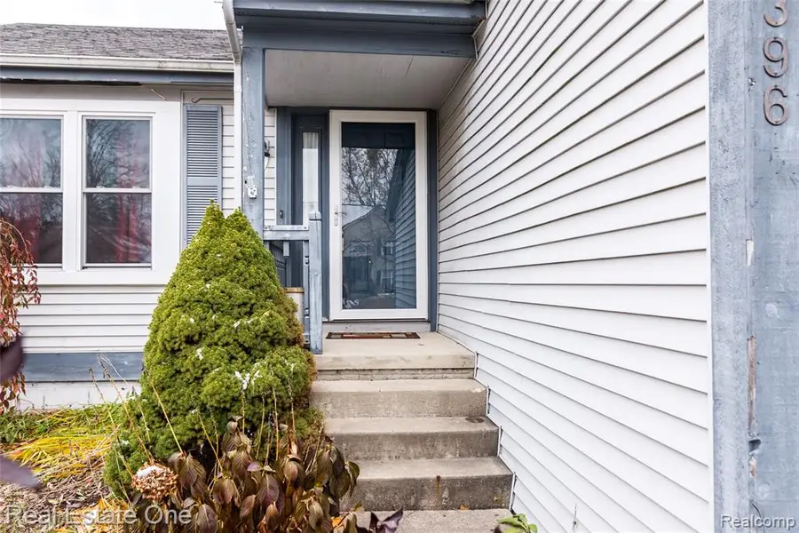 396 Princeton, South Lyon, MI  - Image #2