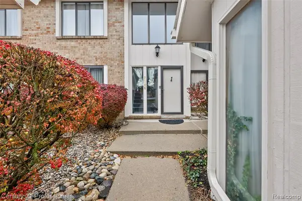 7106 W Bridge #169, West Bloomfield, MI 