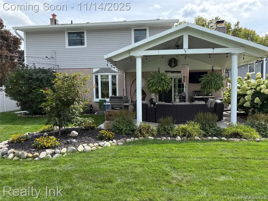 37104 Ladywood, Livonia, MI  - Image #2