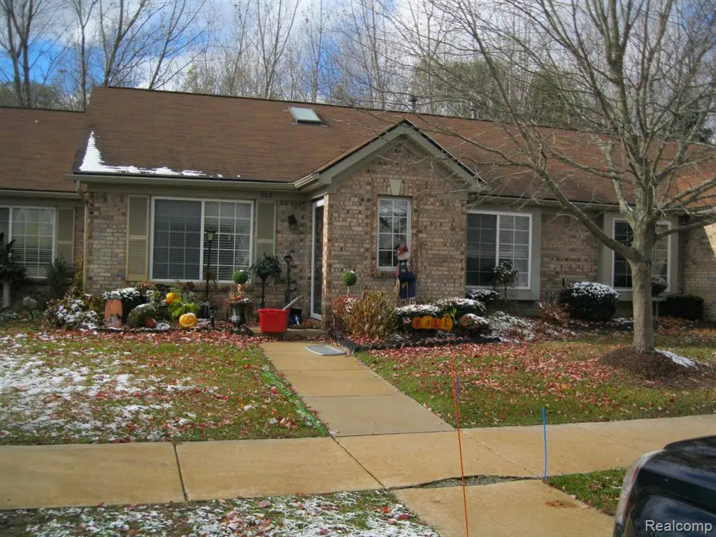 323 Countryside, Highland, MI  - Image #1
