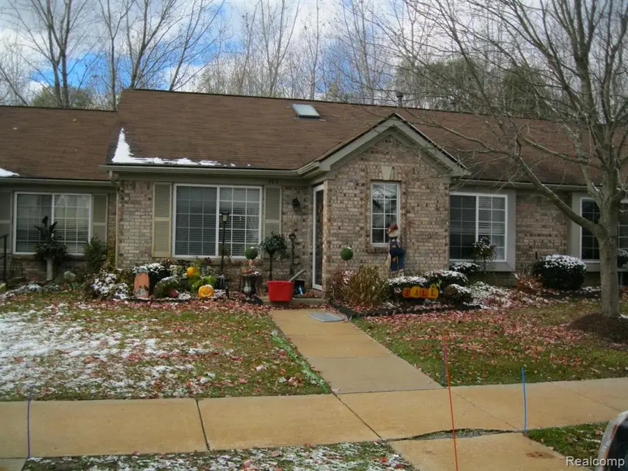 323 Countryside, Highland, MI  - Image #2