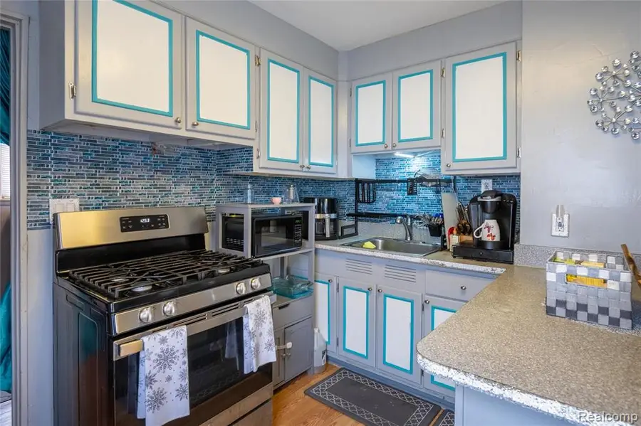 25270 Ford, Roseville, MI 48066 - #3