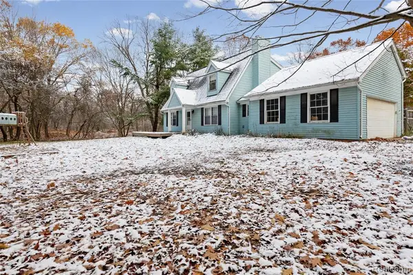 1425 Perry Lake, Ortonville, MI 