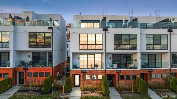 533 E Harrison #41, Royal Oak, MI 48067