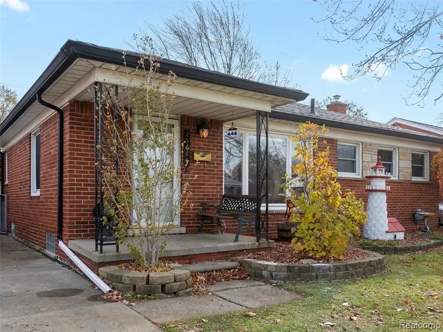 25664 Ronald, Roseville, MI  - Image #2