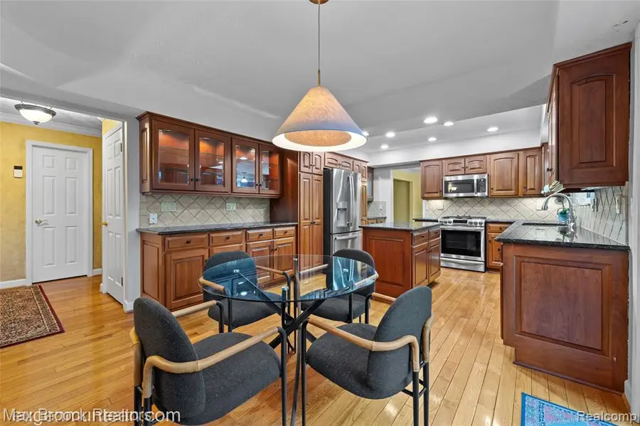 3639 Heatherwood, Rochester Hills, MI  - Image #2