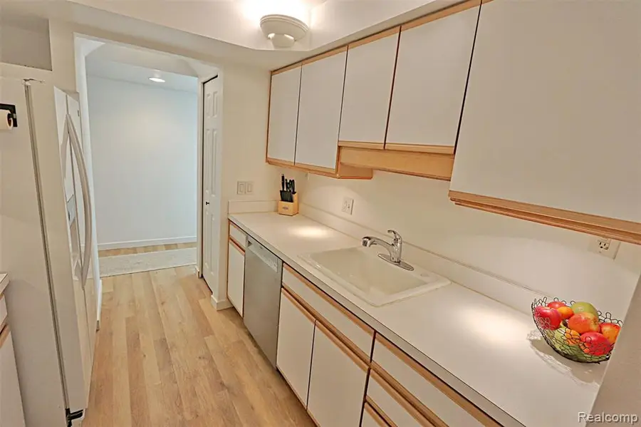 18230 University Park, Livonia, MI  - Image #3