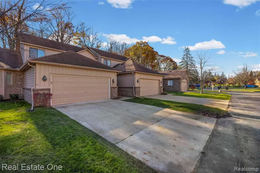 30817 Misty Pines, Farmington Hills, MI  - Image #3