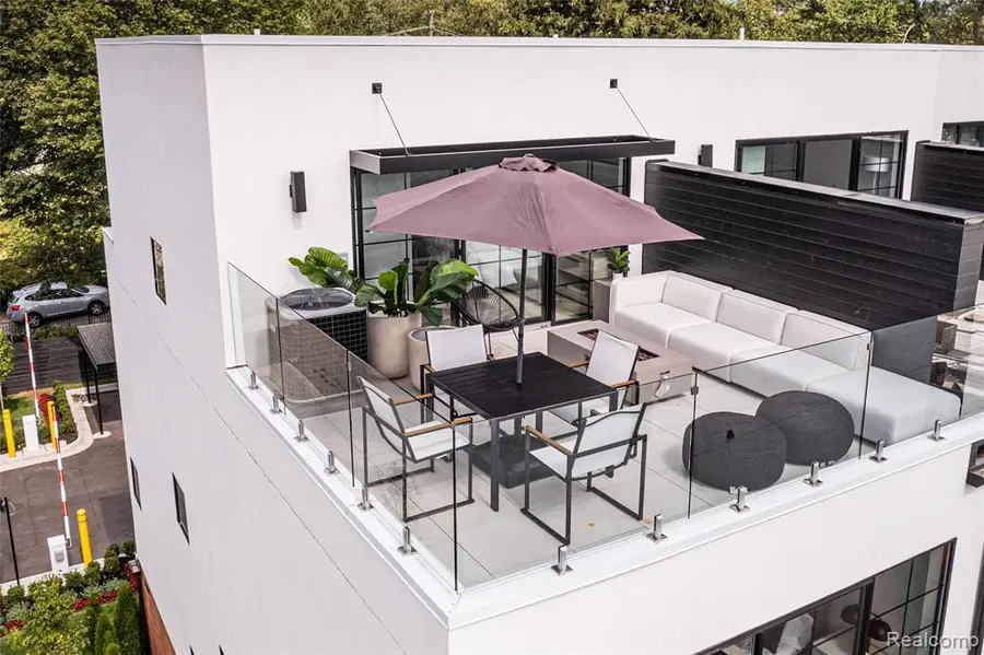 533 E Harrison #36, Royal Oak, MI  - Image #2