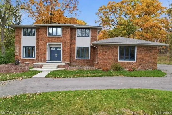 23460 Coventry Woods, Southfield, MI 
