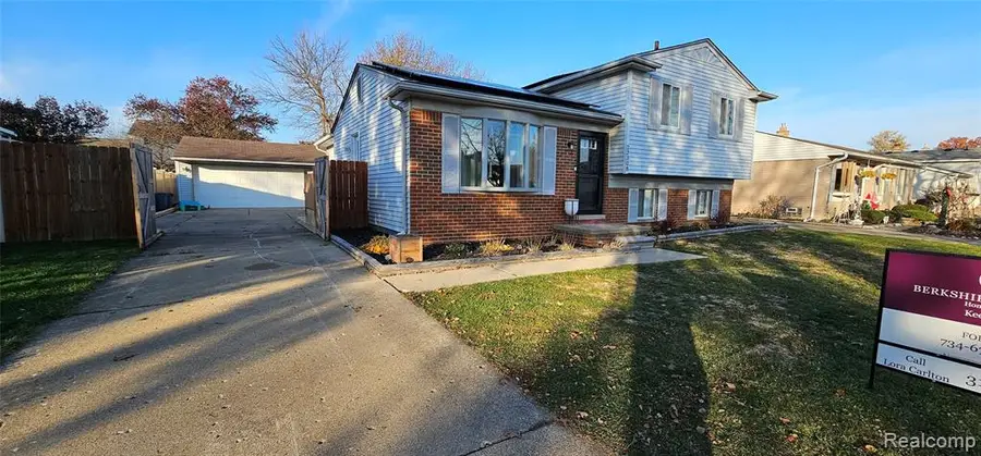 22308 Larch, Woodhaven, MI  - Image #3