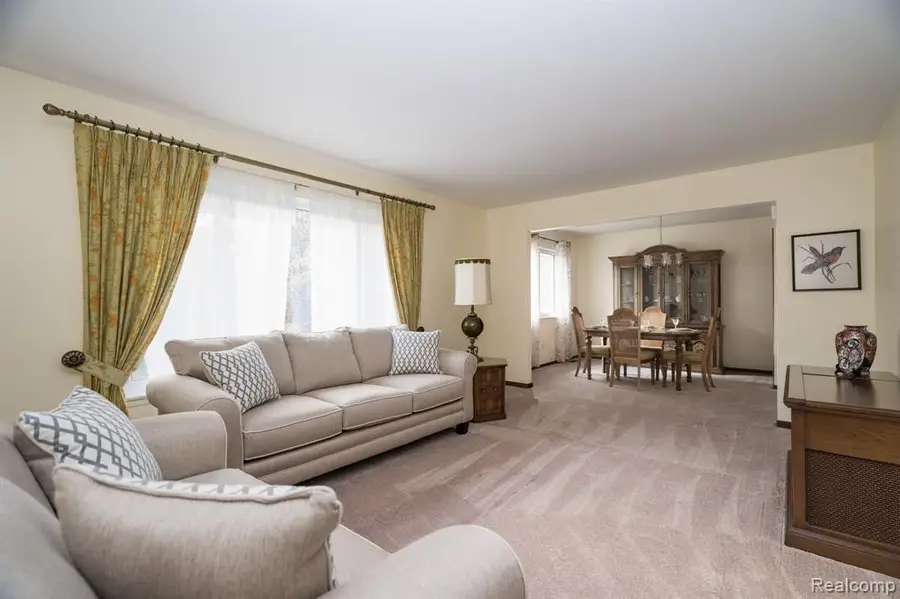 758 Lake Forest, Rochester Hills, MI  - Image #2