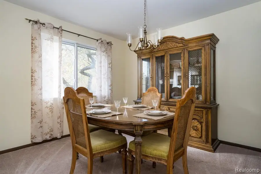 758 Lake Forest, Rochester Hills, MI  - Image #3