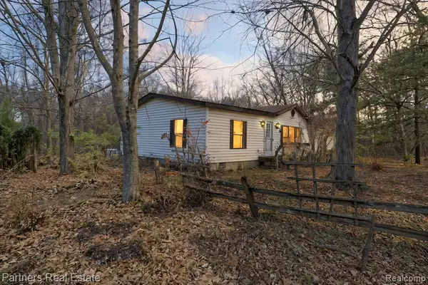 10836 Tuthill, South Lyon, MI 