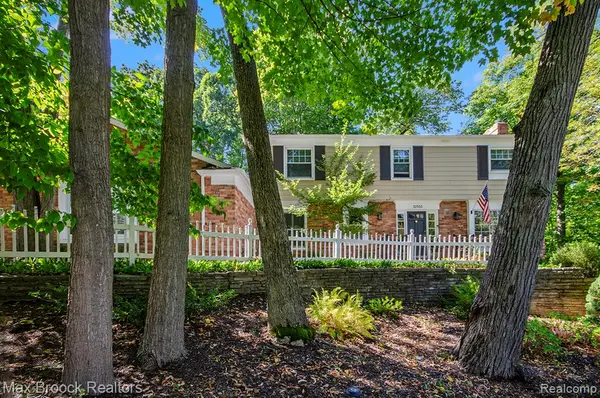 32533 Robinhood, Beverly Hills, MI 