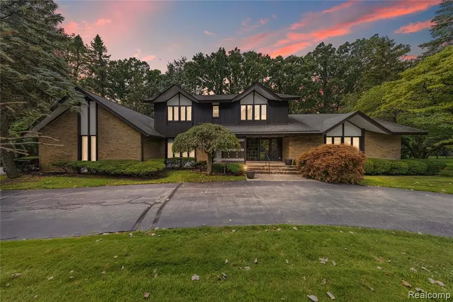 1287 Charrington, Bloomfield Hills, MI  - Image #2