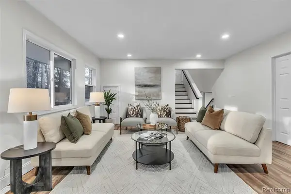 8165 Leonard, Holly, MI 