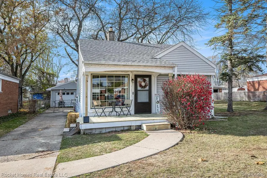 8241 Robindale, Dearborn Heights, MI  - Image #2