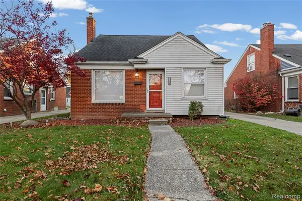 21228 Newcastle, Harper Woods, MI 