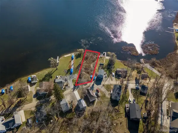 2146 Webster Park, Howell, MI 