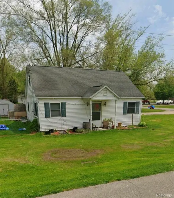 725 S 1st, Chesaning, MI 