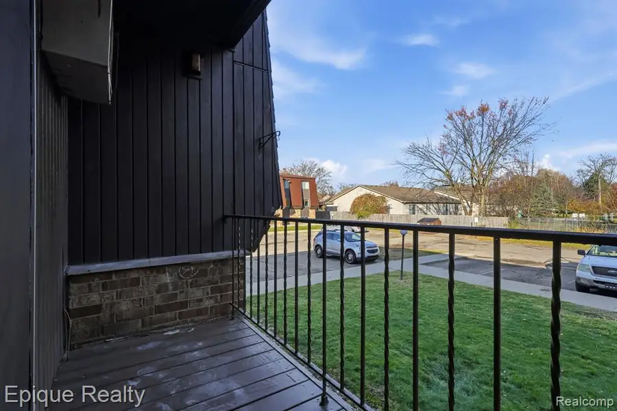 21661 Hillside #1D, Clinton Township, MI  - Image #3