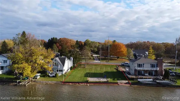 371 E Shore, Whitmore Lake, MI 48189
