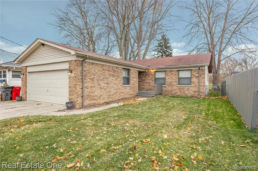 39058 Charbeneau, Clinton Township, MI  - Image #2