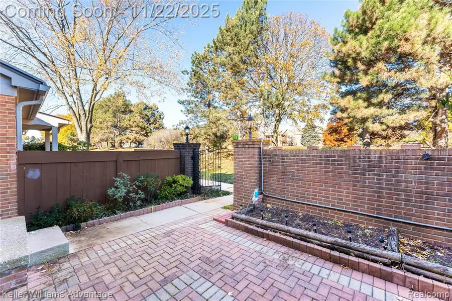 39928 Crosswinds, Novi, MI  - Image #3