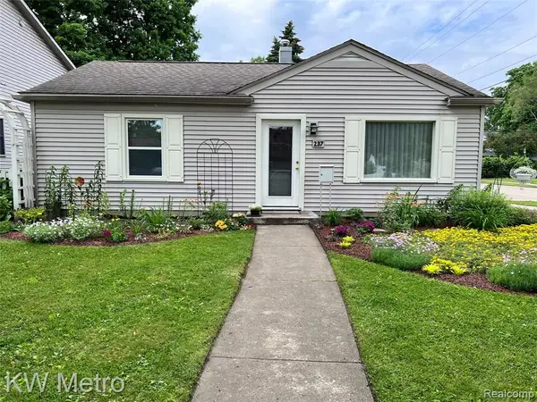 237 Woodlawn, Royal Oak, MI 