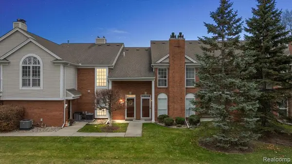 52232 Heatherstone, Macomb, MI 