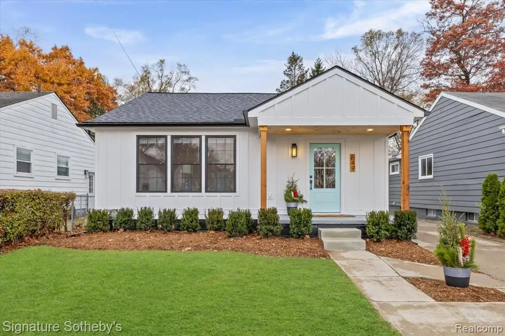 549 Edgewood, Fenton, MI  - Image #1