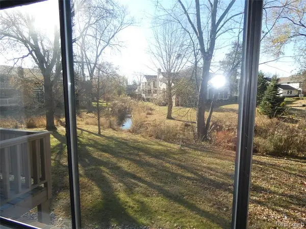 7122 Pebble Park, West Bloomfield, MI 