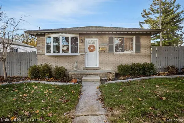 22300 Grove Pointe, Saint Clair Shores, MI 