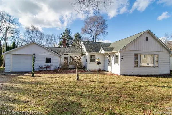 1604 Petrolia, West Bloomfield, MI 