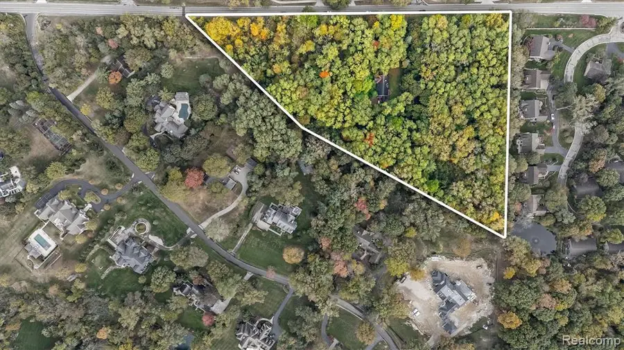 23301 W 14 Mile, Bingham Farms, MI  - Image #2