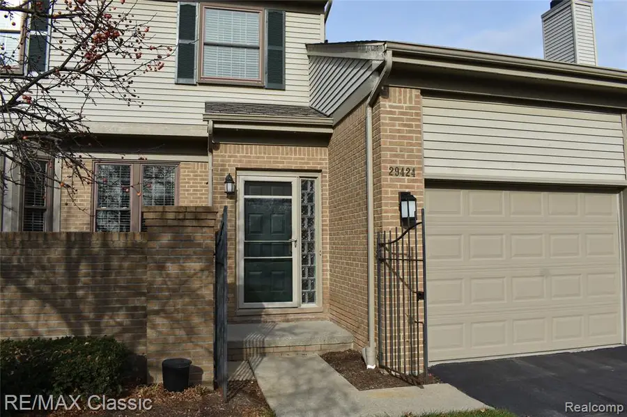 29424 Regents Pointe #62, Farmington Hills, MI  - Image #2