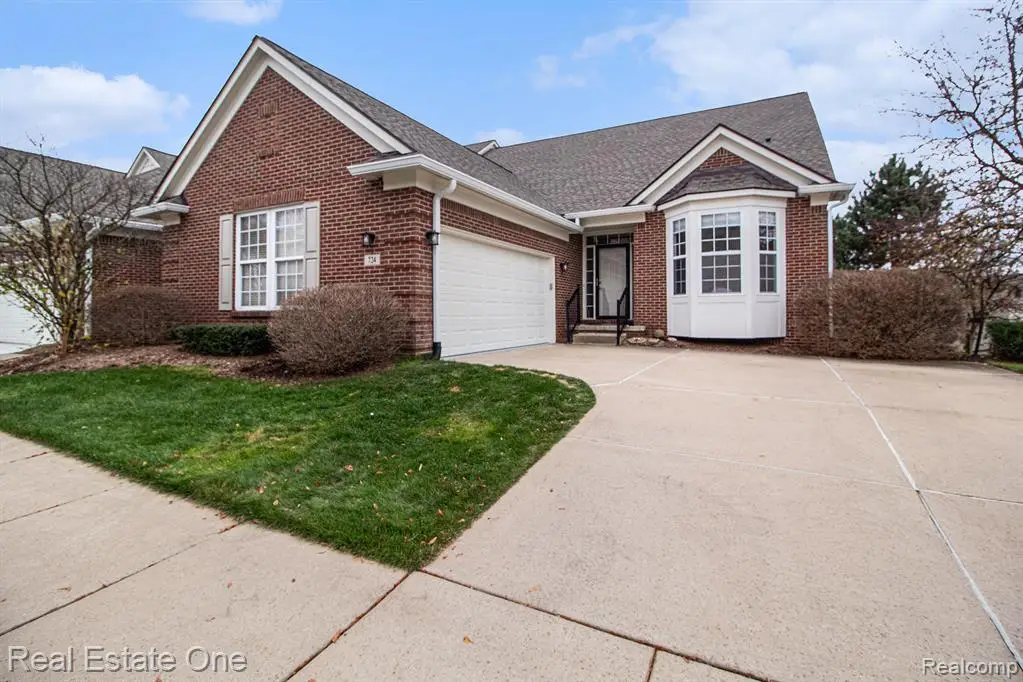 724 Knolls Landing #18, Milford, MI  - Image #1