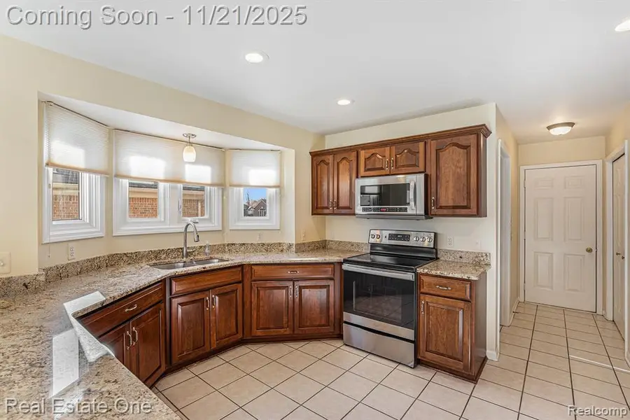 48082 Prestwyck, Macomb, MI  - Image #3