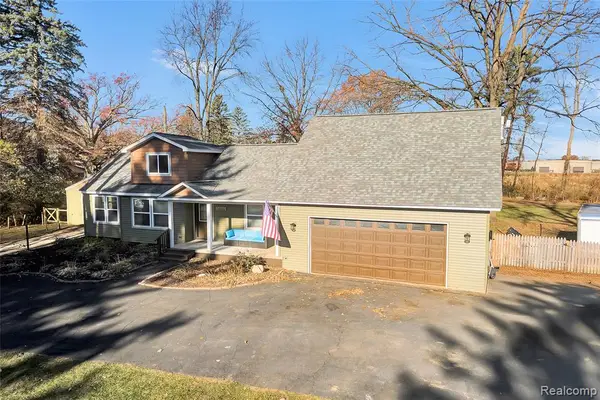 34682 Beacon, Livonia, MI 