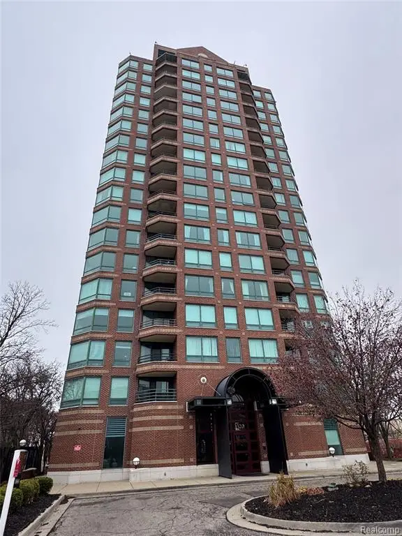 3320 Spinnaker #18C, Detroit, MI 