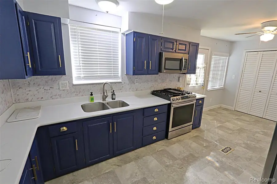 19336 Centralia, Redford, MI  - #2