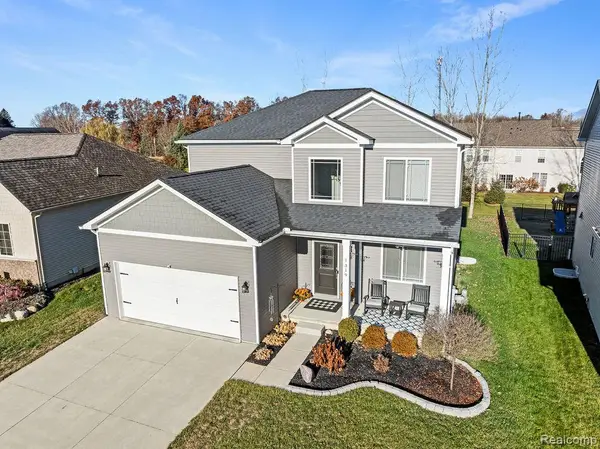 319 Hidden River East, Holly, MI 48442