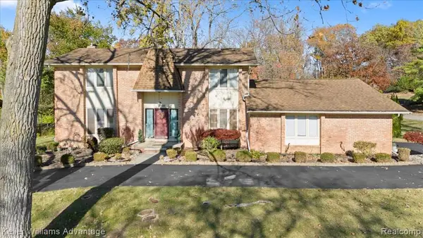 23500 Coventry Woods, Southfield, MI 48034