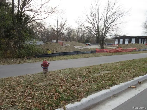 21751 W Nine Mile, Southfield, MI 48075