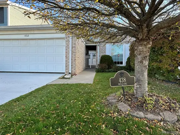 438 Lockmoor #18, Grand Blanc, MI 