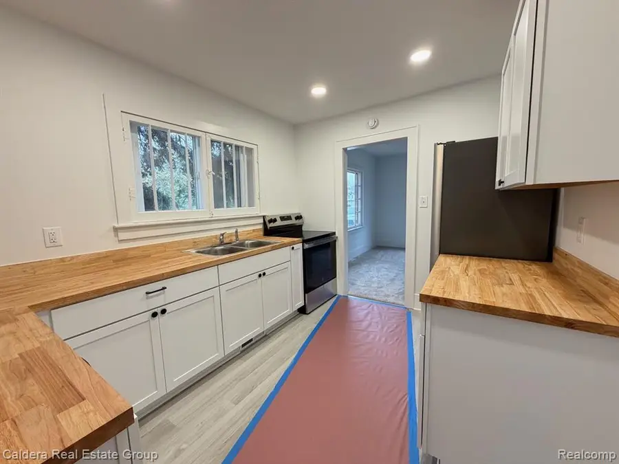 10149 Seymour, Montrose, MI  - #3