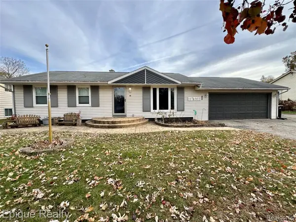 811 Los Arboles, Walled Lake, MI 