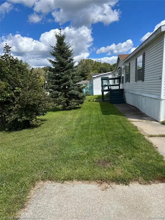 315 Orchard Cove, Otisville, MI  - Image #3