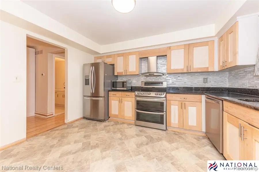 29705 Pine Ridge #35, Farmington Hills, MI  - Image #2